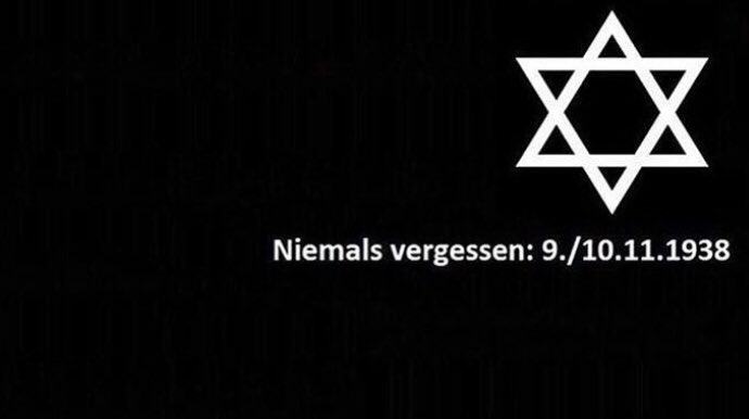 Schwarzer Hintergrund, weißer Davidstern und Schrift „Niemals vergessen: 9./10.11.1938